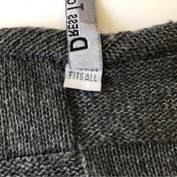 DRESS TO KILL JANE MOHR Charcoal Gray Asymmetrical Textured Sweater - Picture 8 of 10